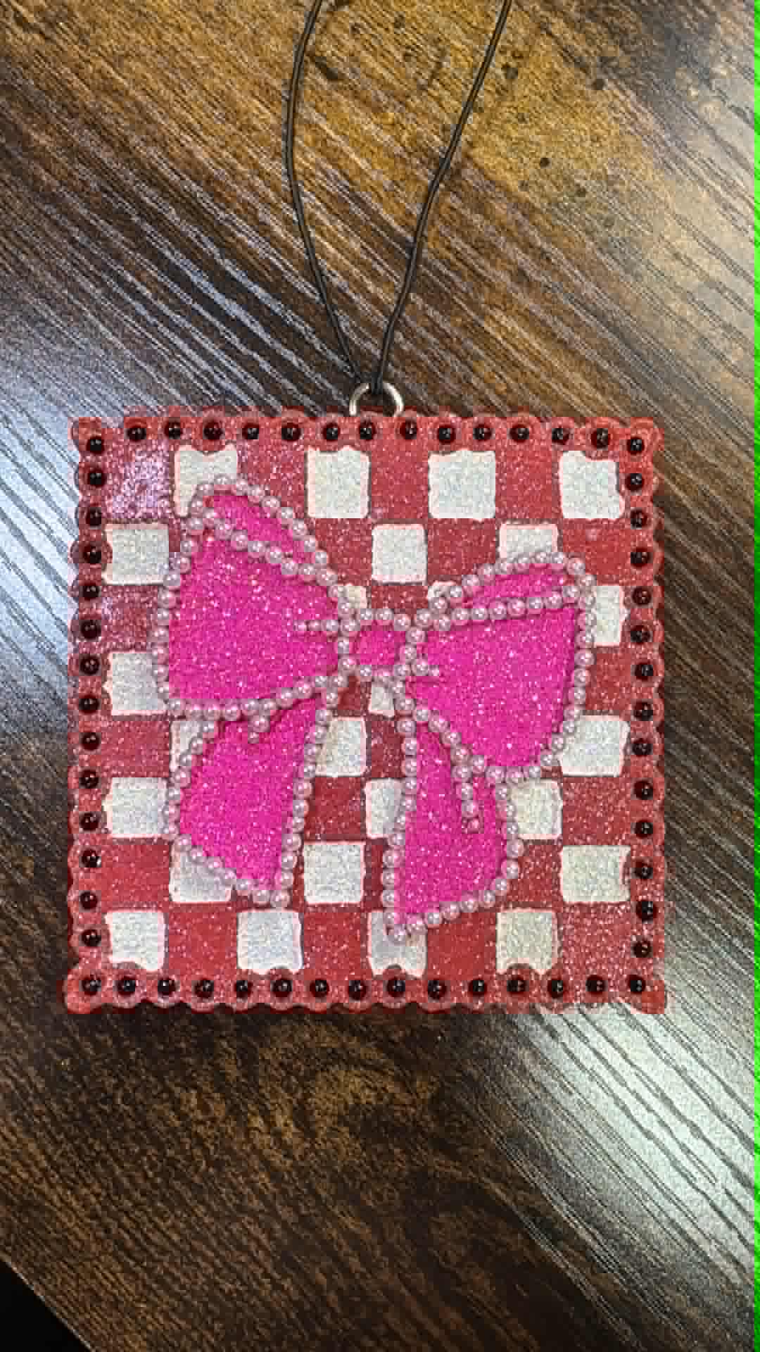 Pink Bow with Pearls on Checkers (SG)